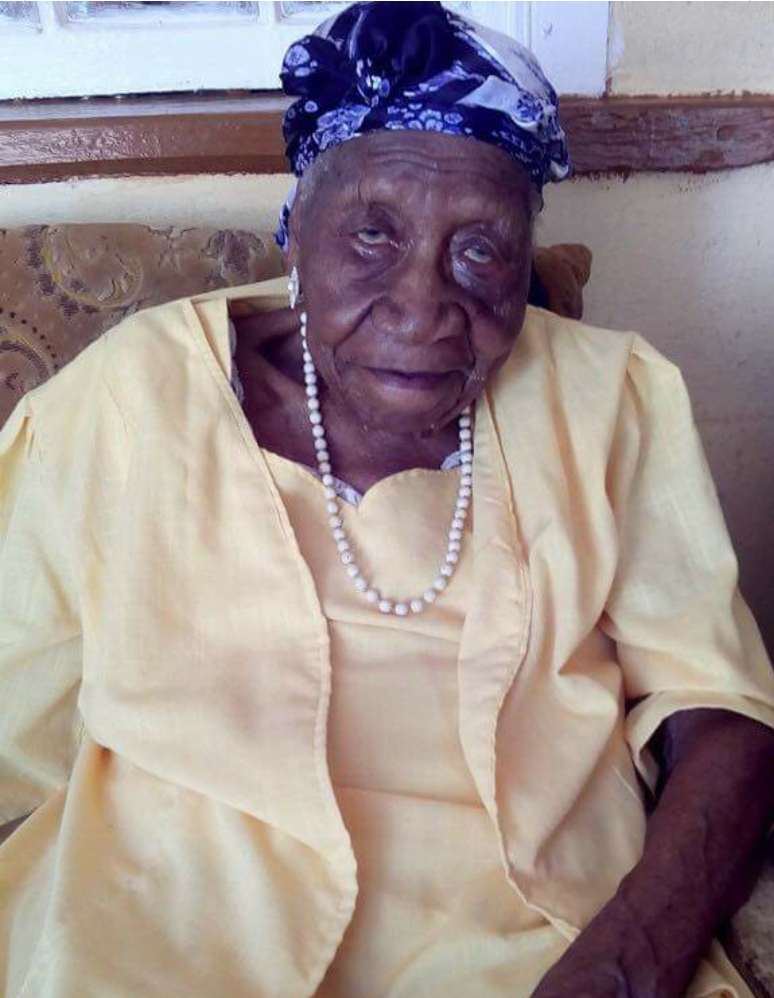 Вайолет Браун долгожитель. Темнокожая пожилая женщина. Африканская бабушка.